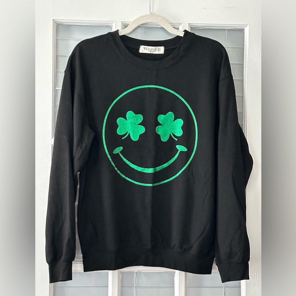 Wound Up Women’s Junior M (7-9) Green Happy Face Black Sweatshirt | SKU 0973